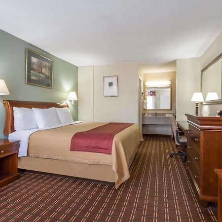 Days Inn By Wyndham Orangeburg Exterior foto