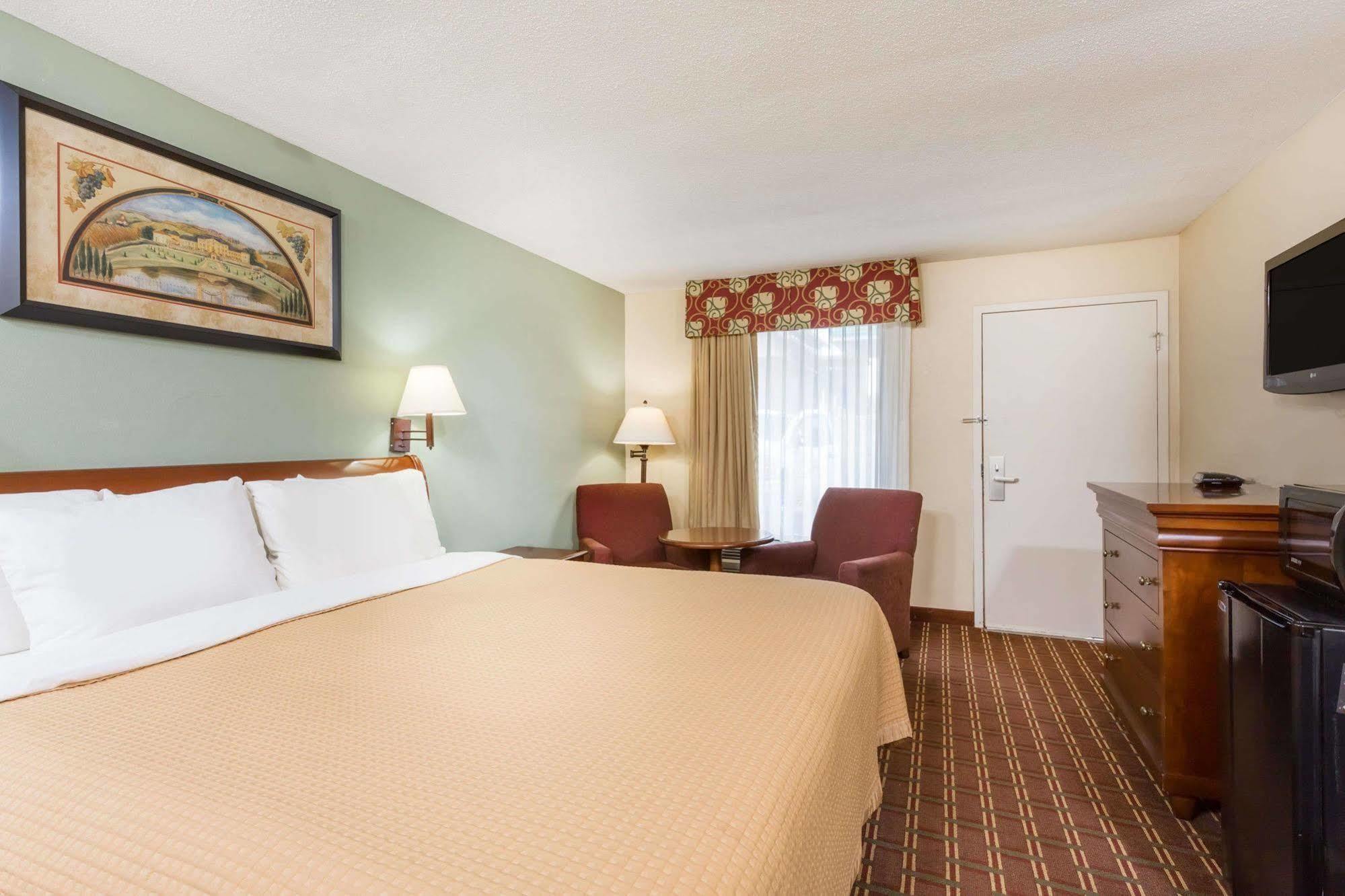 Days Inn By Wyndham Orangeburg Exterior foto